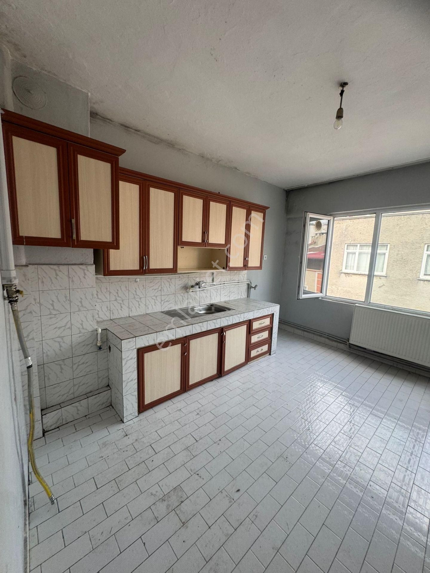İnanç Emlaktan Hacısiyam Saz Mevkiinde 2+1 Kiralık Daire