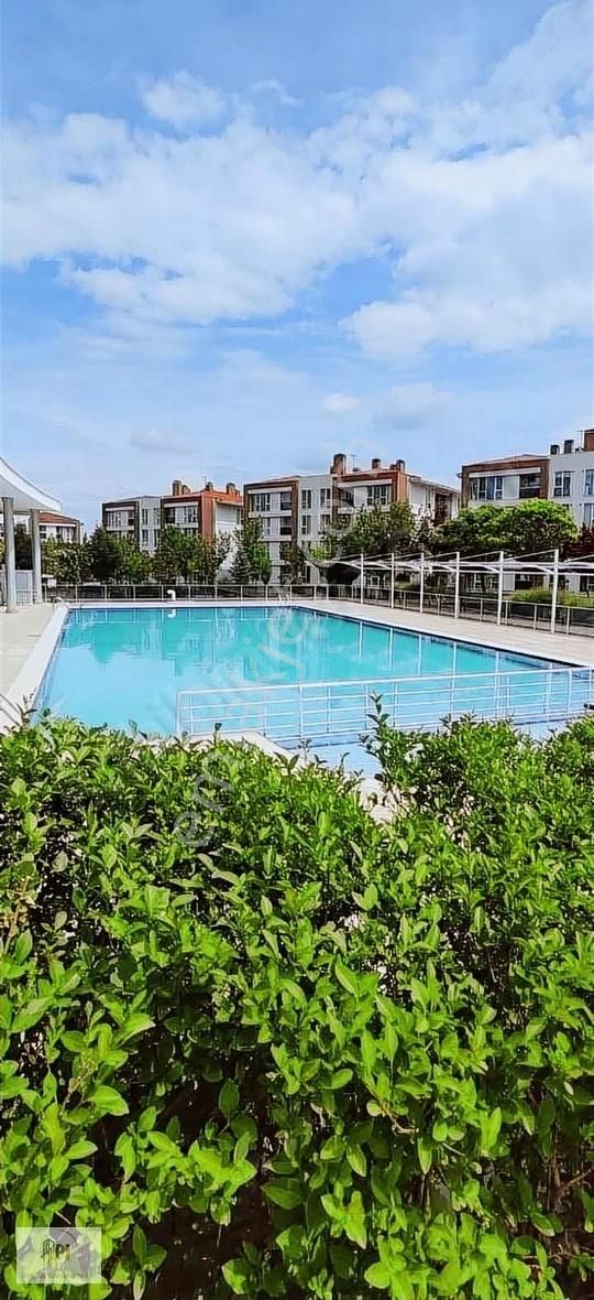 Pi Emlak Tan Yaşampark Evlerinde 2+1 Havuz Manzaralı