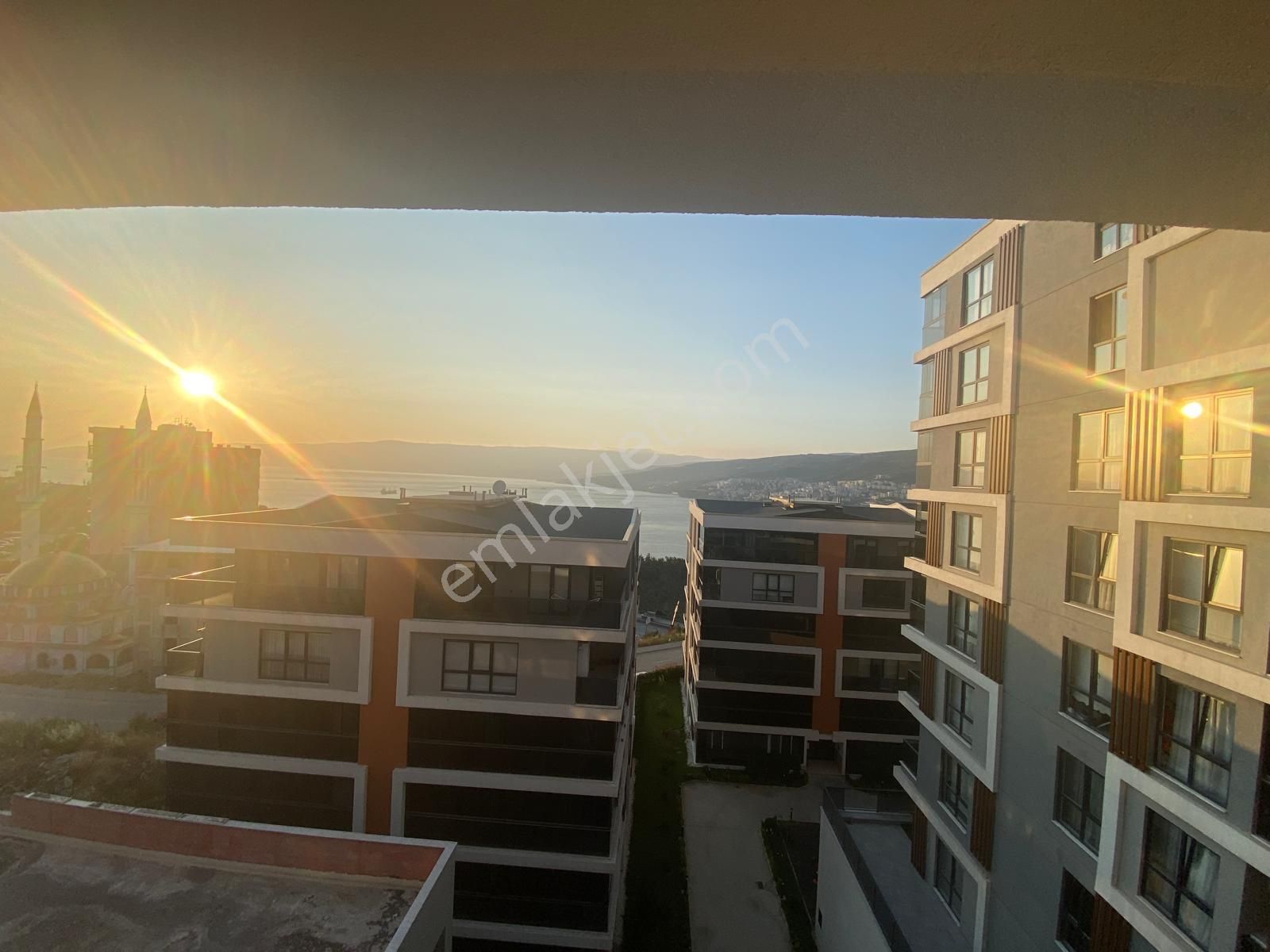 Acil Satılık 1+1 Deniz Manzaralı Rezidans