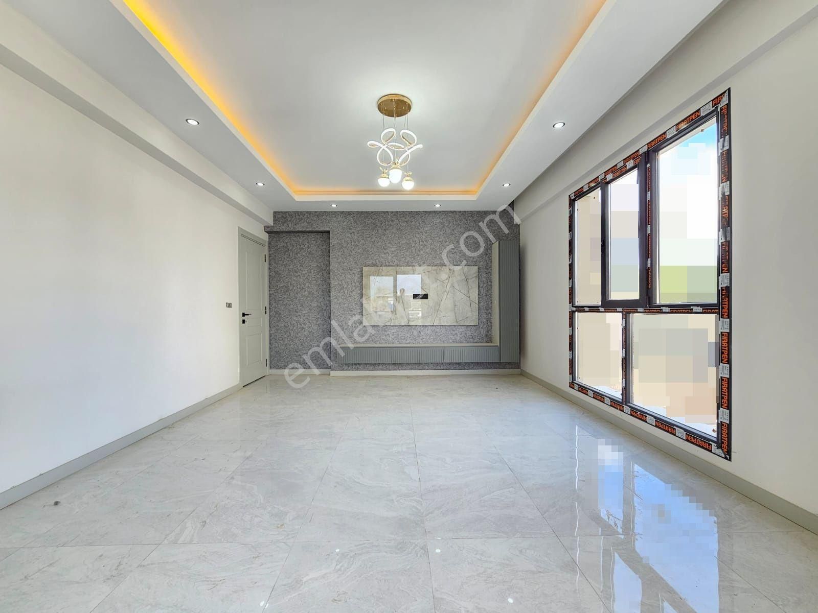 Denizli Şemikler De 160 M2 Ebeveyn Banyolu Giyinme Odalı Caddeye Yakın Güzel Satılık Daireler
