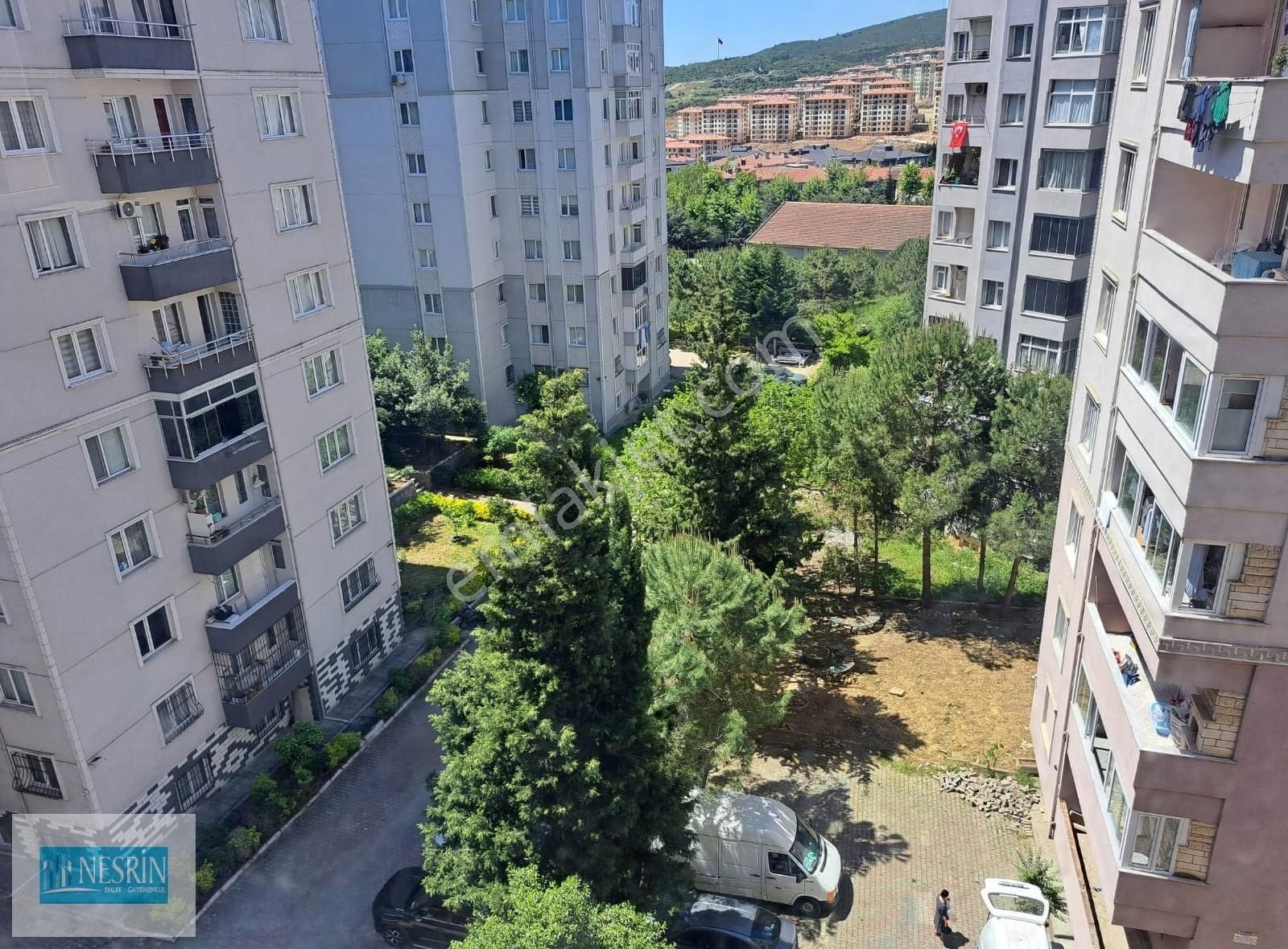 Nesrin Emlak'tan Ara Kat Asansörlü Bakımlı Daire