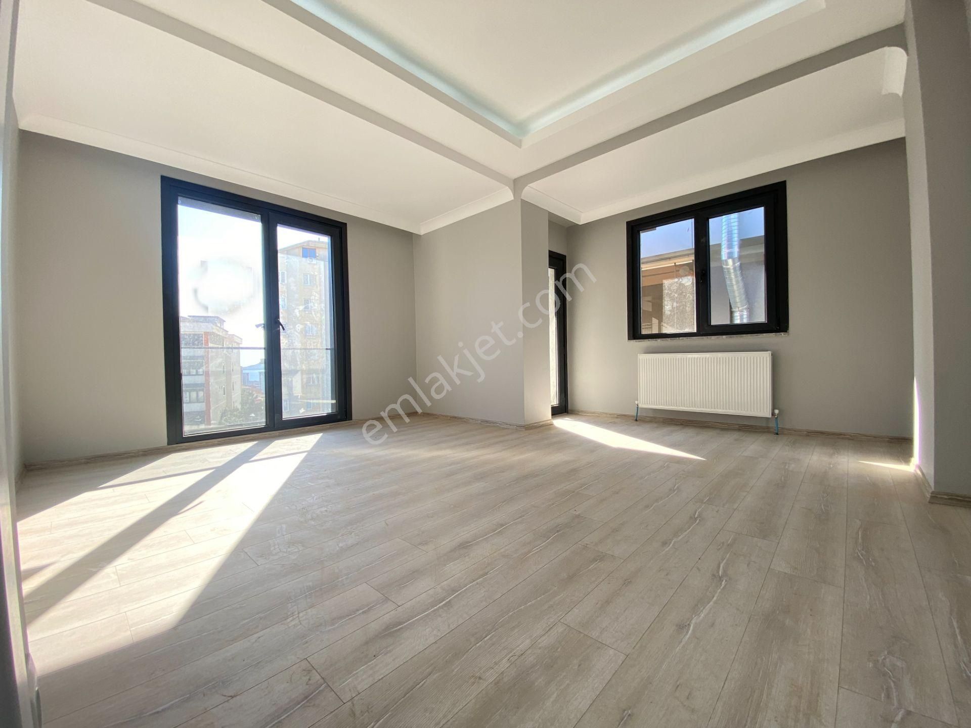Focus'tan Kartallı Kazım Meydanına 5 Dk,sıfır,3.katta,modern 2+1