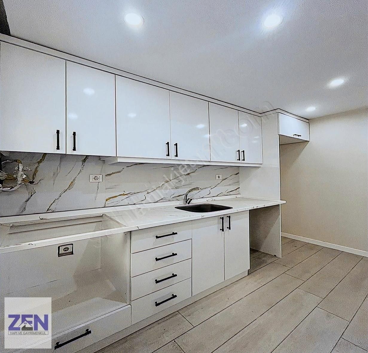 Krediye Uygun Merkezde İçi Full Dekorlu 2+1 Satılık Daire - Görsel 10