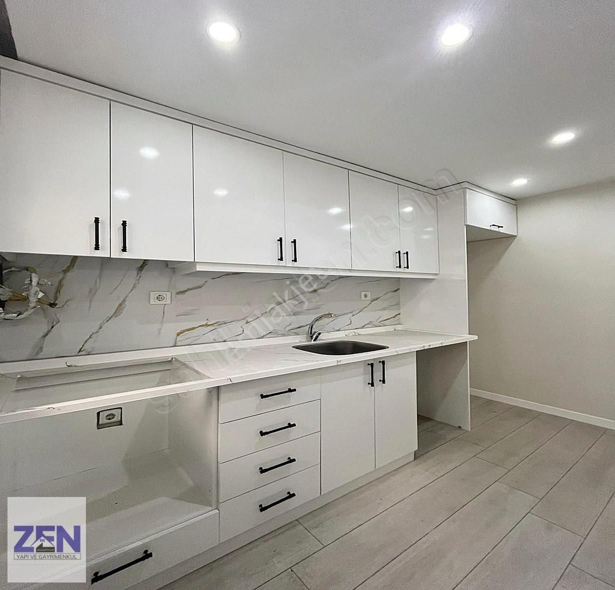 Krediye Uygun Merkezde İçi Full Dekorlu 2+1 Satılık Daire - Görsel 6