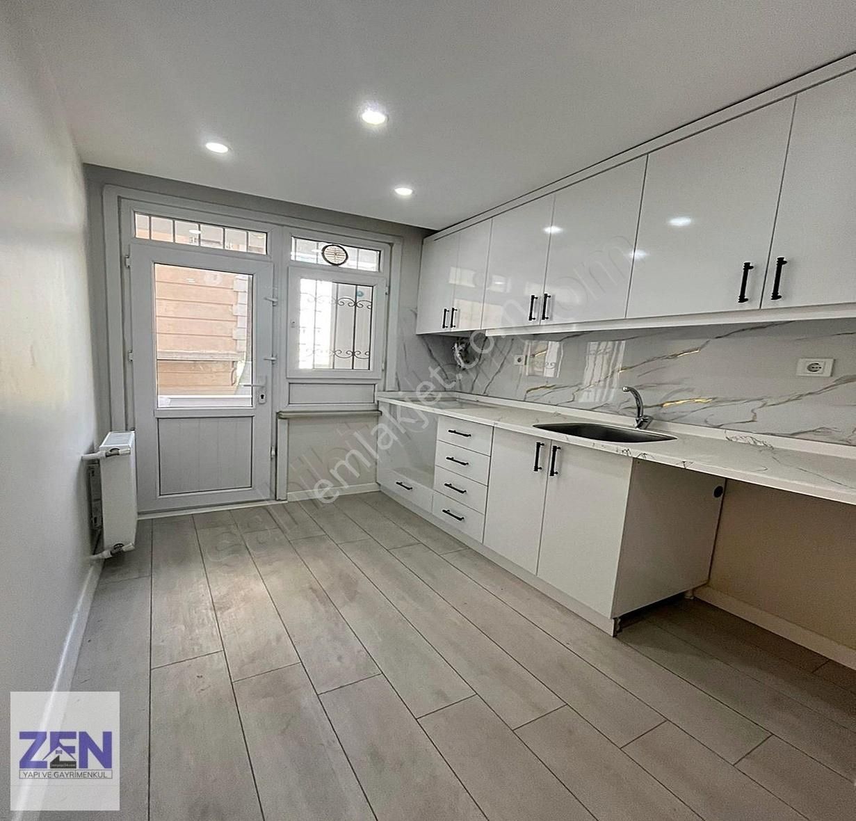 Krediye Uygun Merkezde İçi Full Dekorlu 2+1 Satılık Daire - Görsel 9