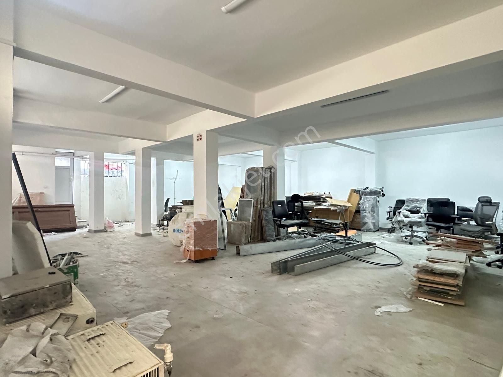 Güneşli Mahallesi Kiralık Atölye İş Yeri Depo 150 M2