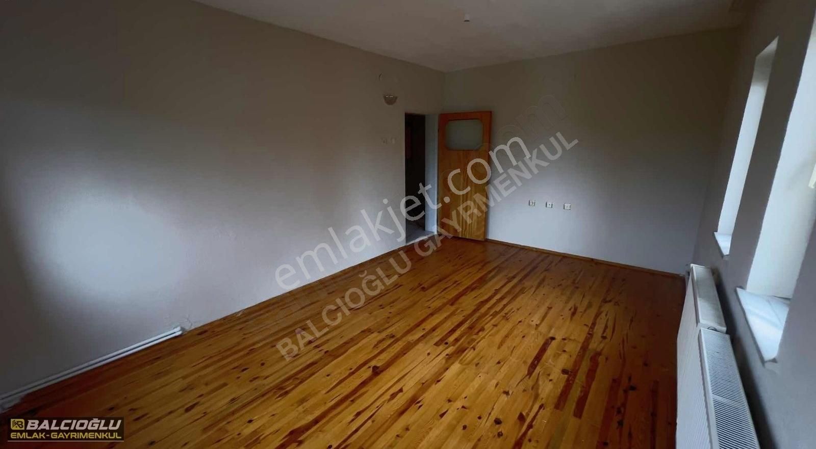 Balcıoğlu Gayrimenkulden Okullar Bölge Civarı Kiralık Daire
