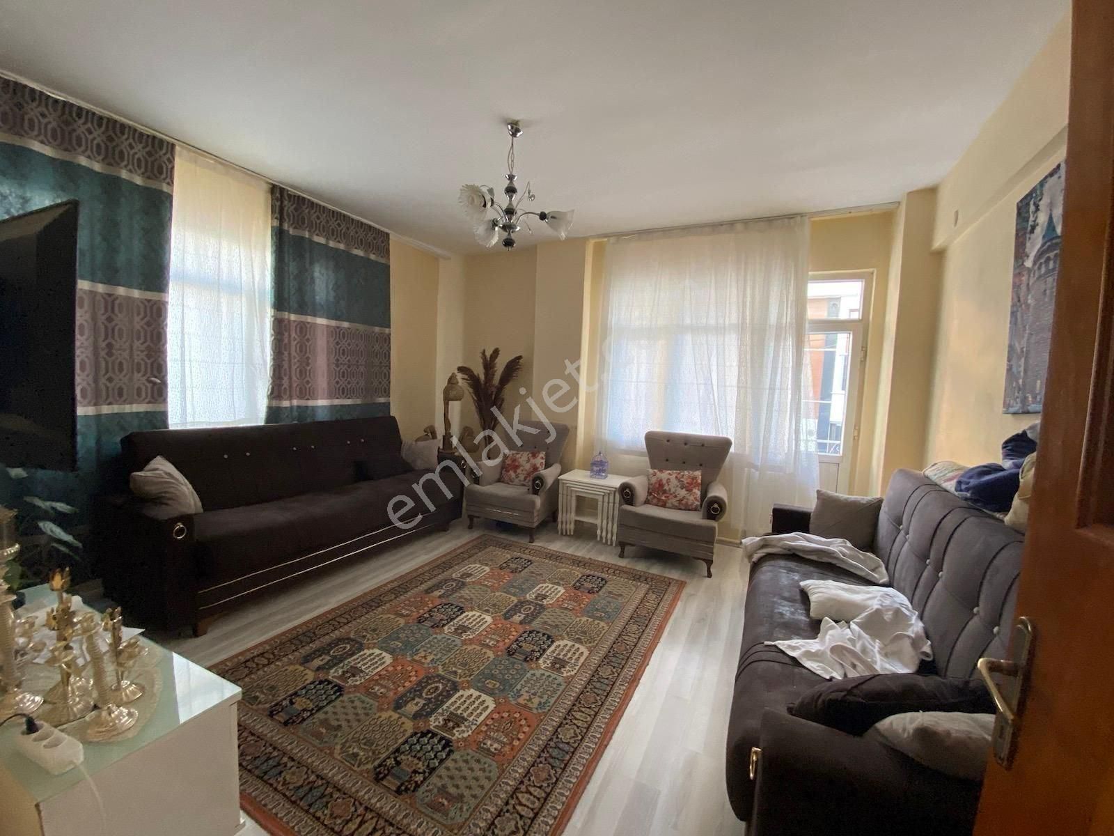 Bağcılar Yenigün Mah Satılık 2+1 Daire Ana Cadde Üstünde