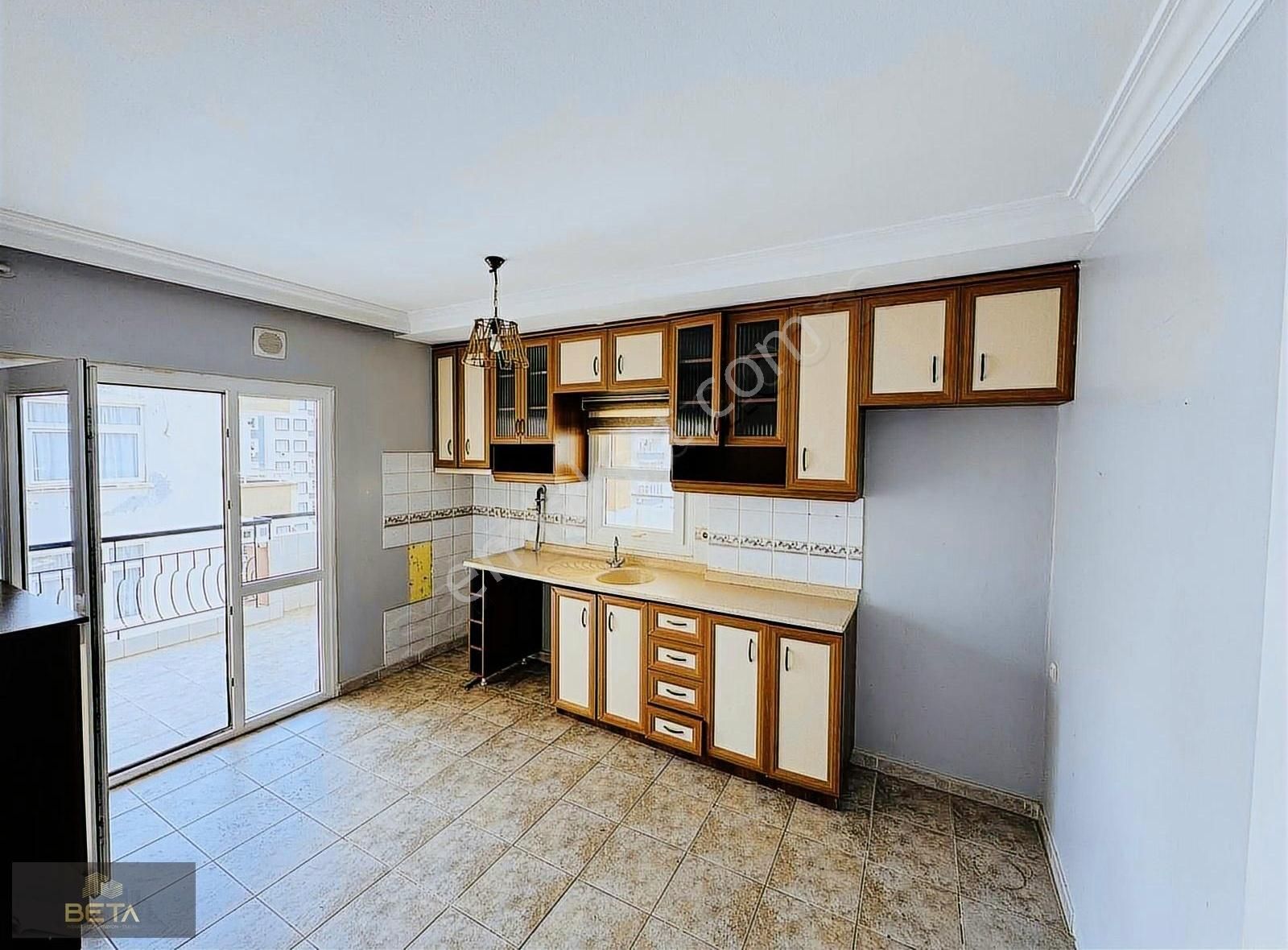 Hayalpark Civarı Az Katlı Geniş Oturumlu 3+1 Kombili