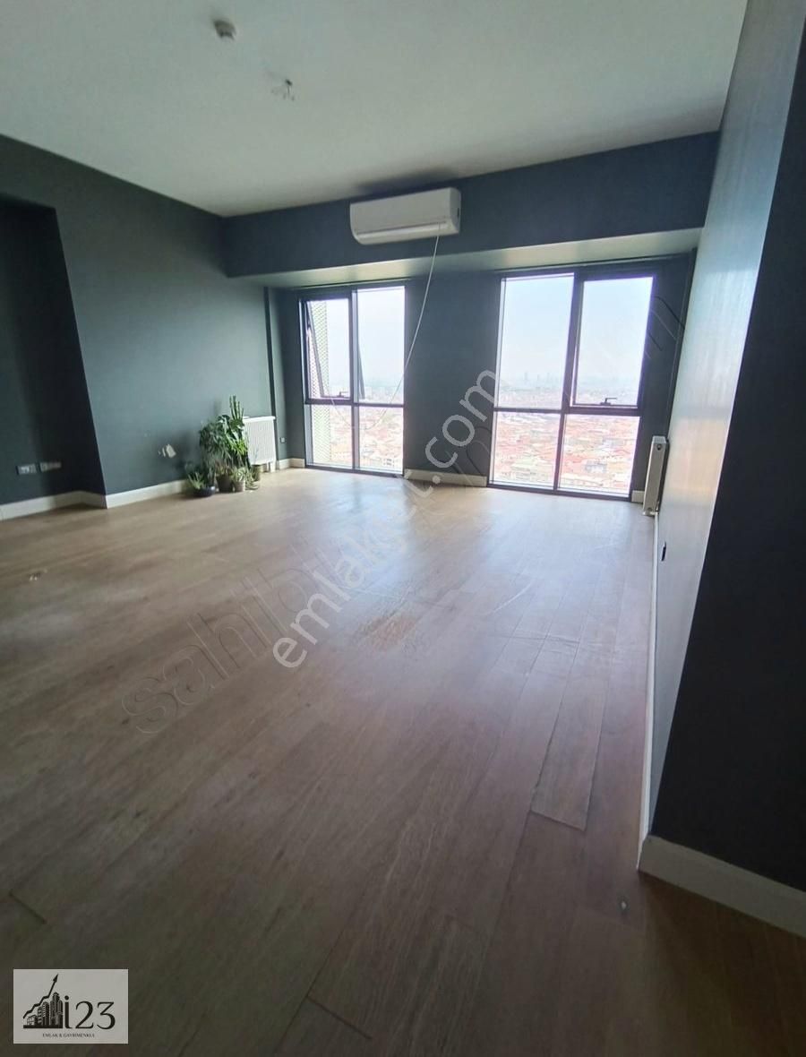 İ23den Veneziadayüksek Kat Büyük M2 Aylık Ödeme Kiralık Boş 2+1