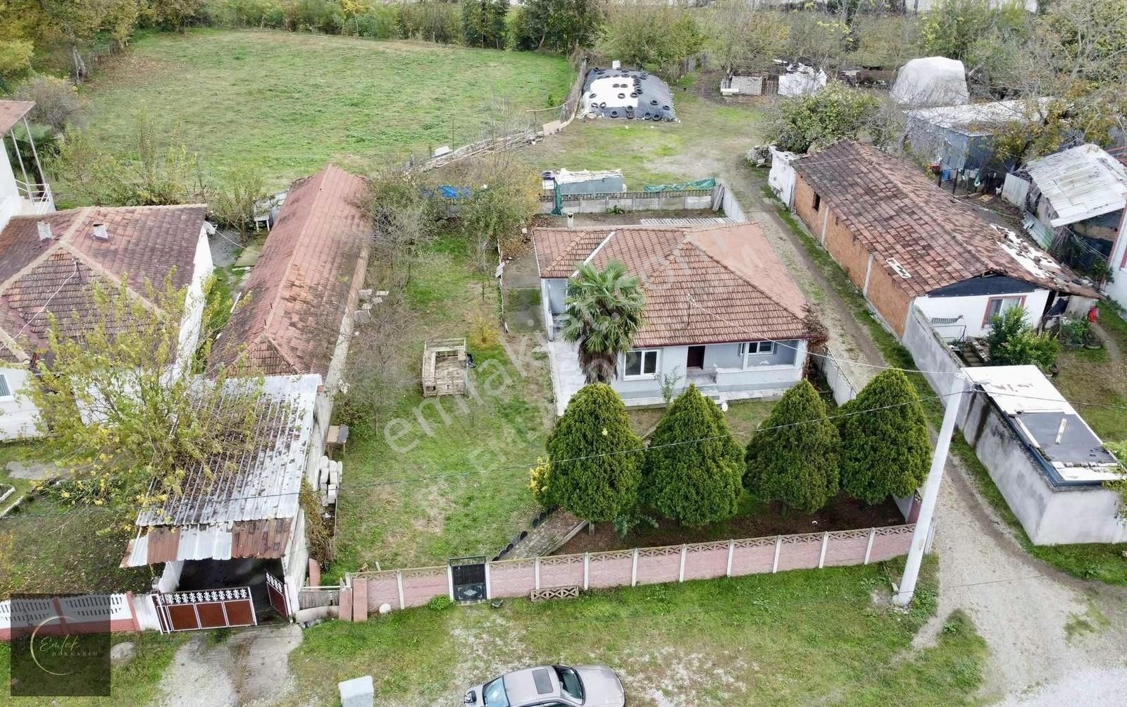 Karaaptiler Mah. Satılık 570 M2 İçersinde Bahçeli Müstakil Ev