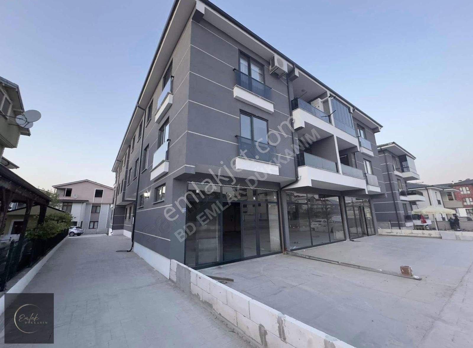 Arifiye Fatih Mah. 3+1 Yüksek Girişli Kapalı Otoparklı Daire