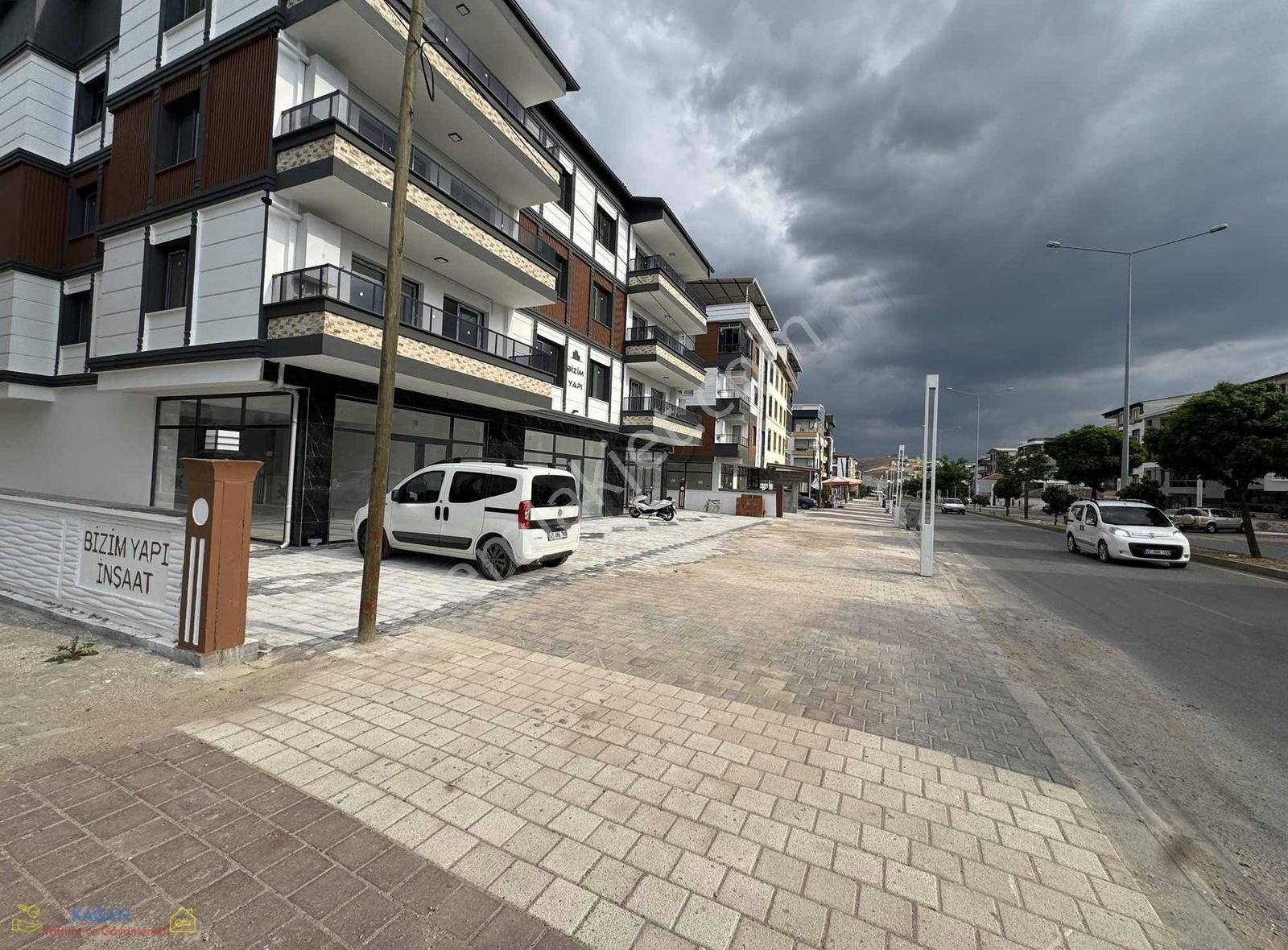 Ring Yolu Üzerinde Satılık Dükkan!