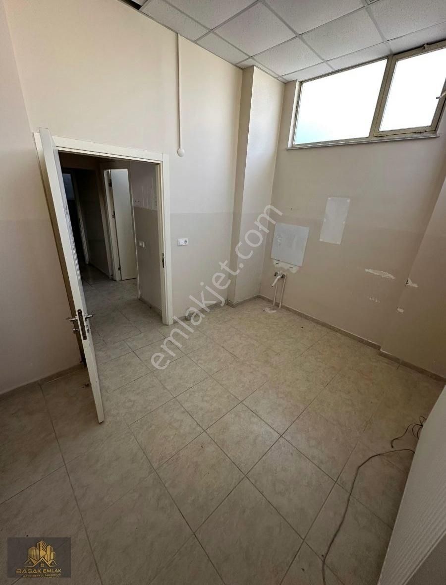 Serdivan Kaymakamlık Civarında Kiralık Dükkan İşyeri 110m2
