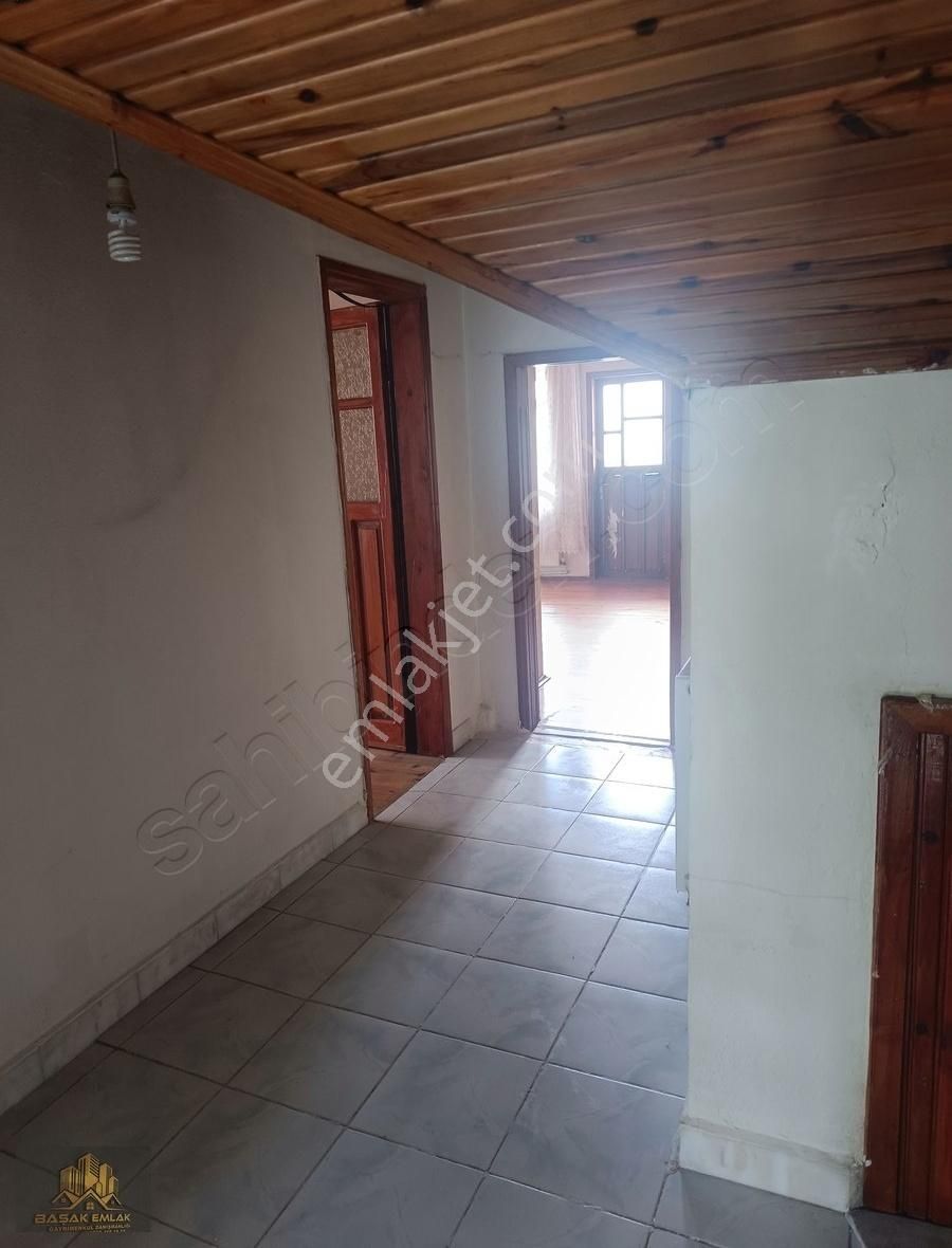 Maltepe Alt Yolda Kiralık Daire 1+1 Doğalgazlı Abonelikleri Açık