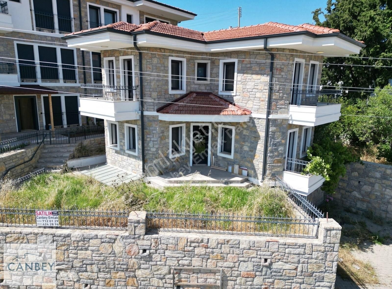 Datça İskele'de Tripleks Satılık Kapalı Garajlı 3+1 Villa
