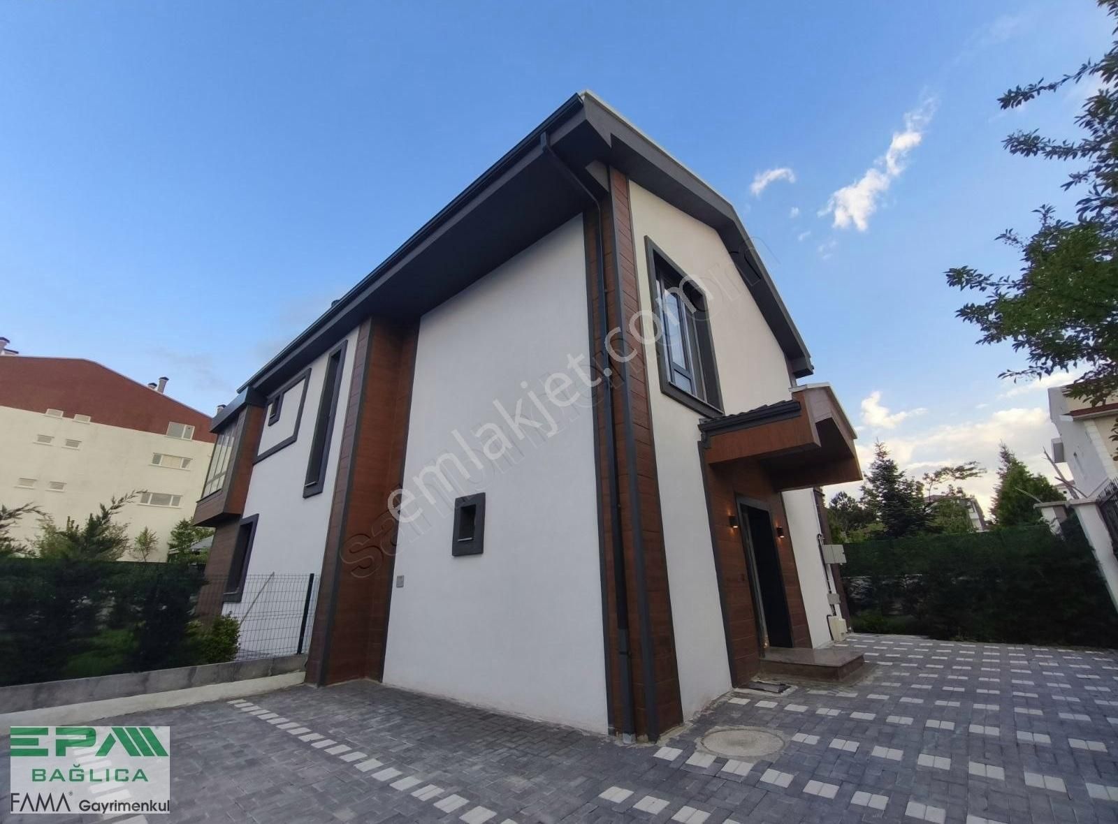 Bağlıca'da Tam Müstakil Saunalı Lüx Satılık Villa