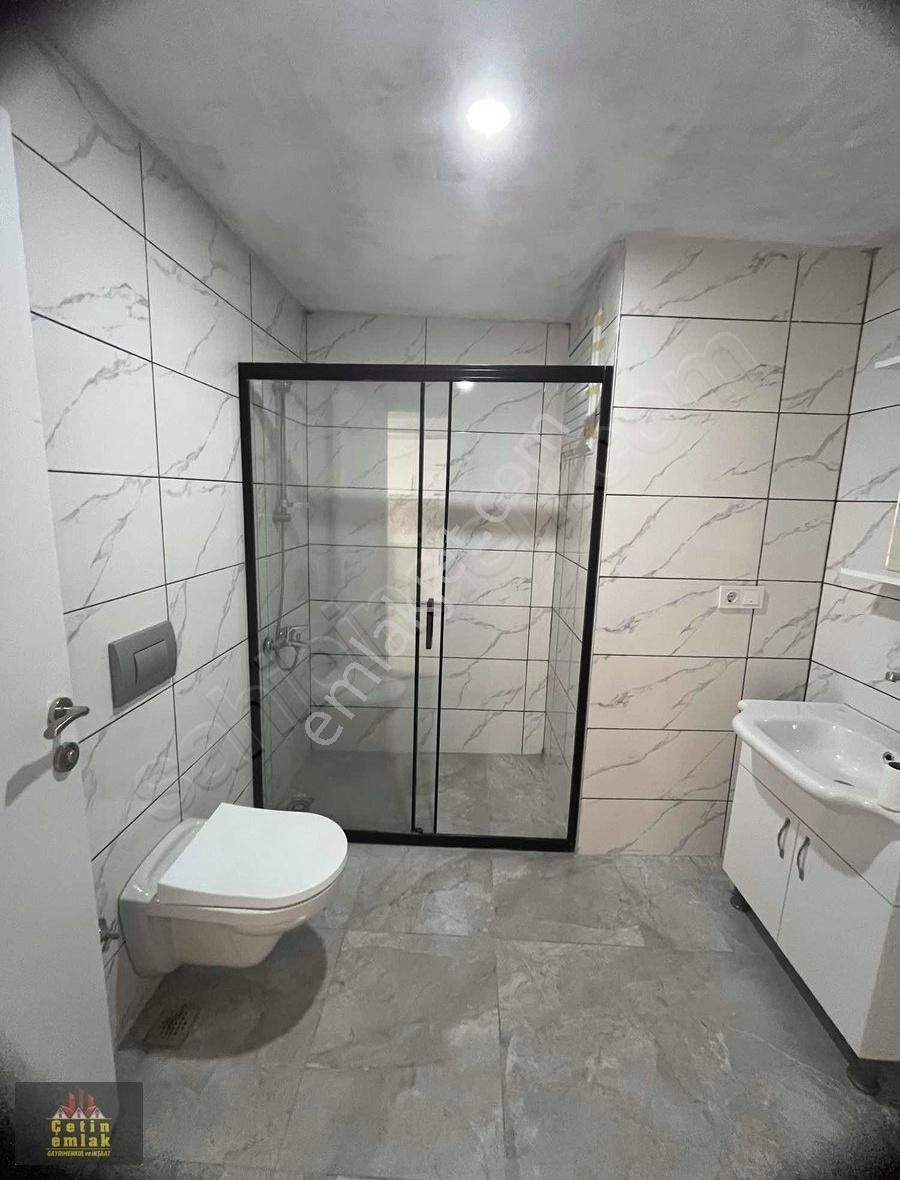 Kuşadası Davutlarda Çarşı İçinde Sıfır Binada Satılık 1+1 Daire