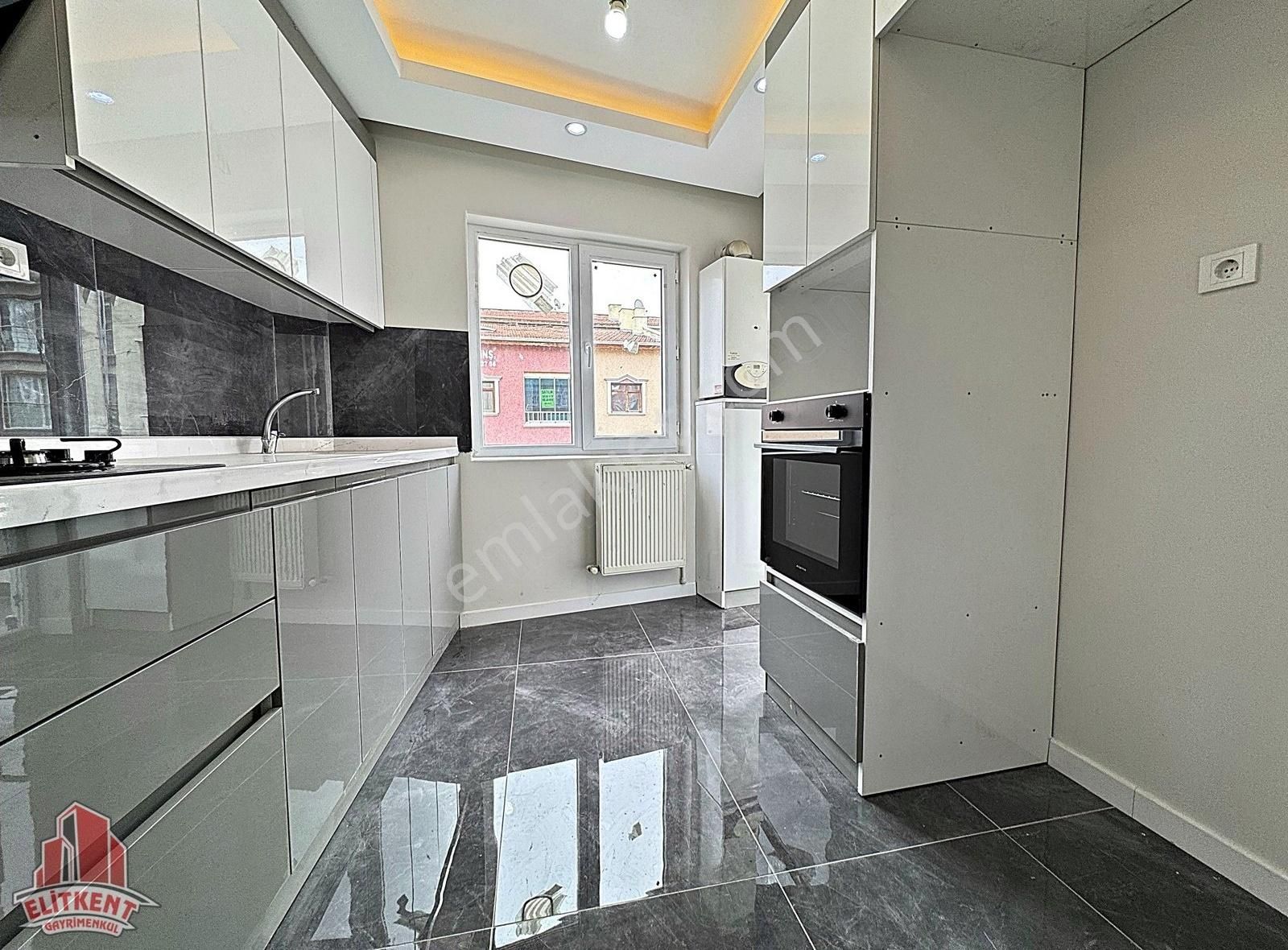 Köşe Başı Ultra Lüx Yapıda 3+1 Yapılı Kiralık Daire