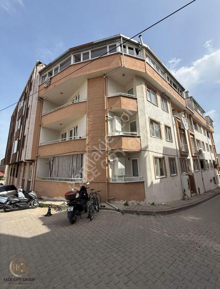 Biga Çiçeklidede Fırının Üst Sokağında Geniş Satılık 2+1 Daire