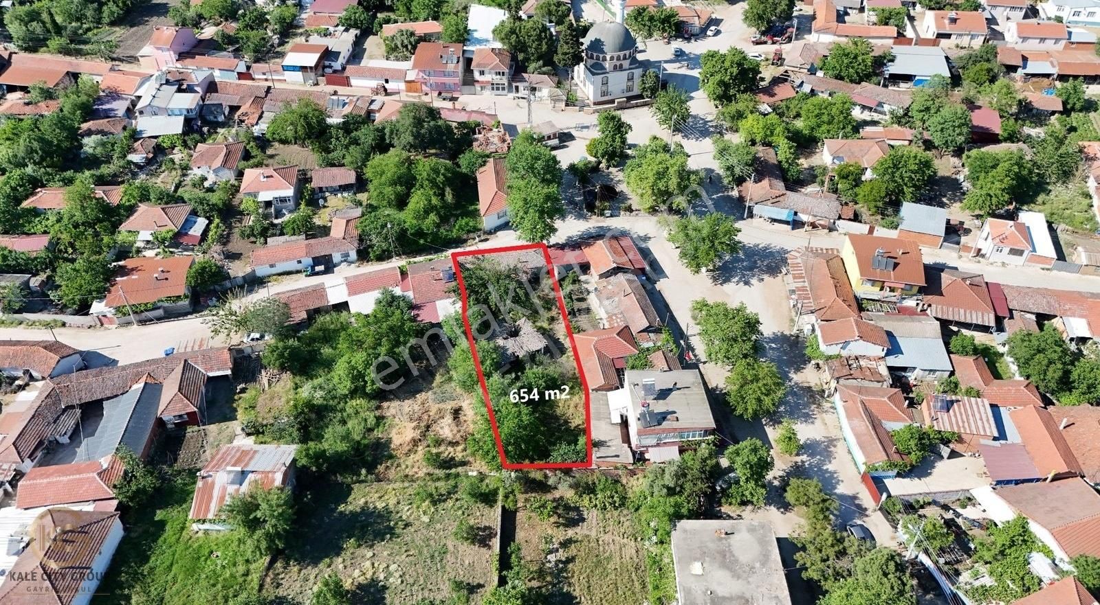 Biga Selvi Köyü Meydanında Satılık İmarlı Arsa