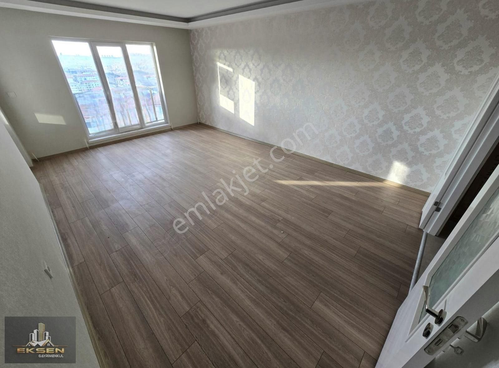 Eksen Emlaktan 3+1 Oturuma Hazır Sıfır İskanlı Daire !