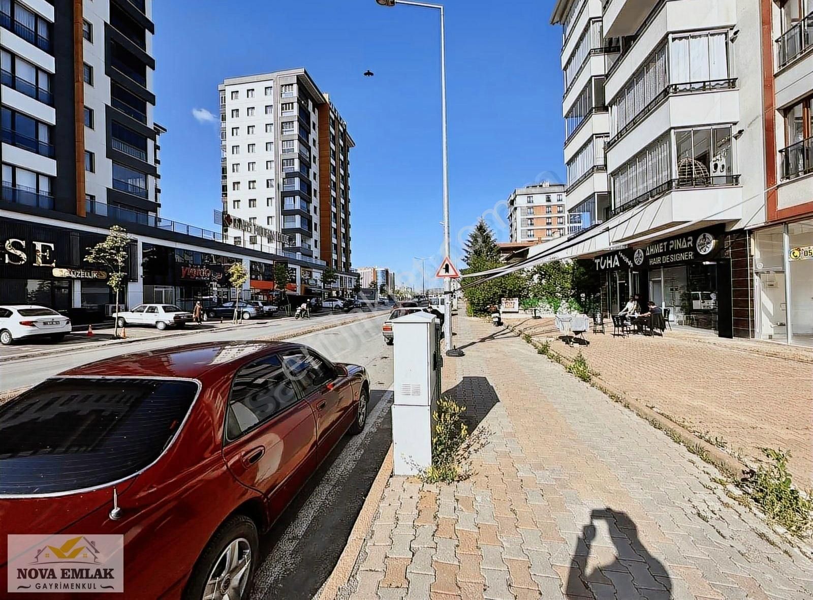 Kiralık Köşe Dükkan