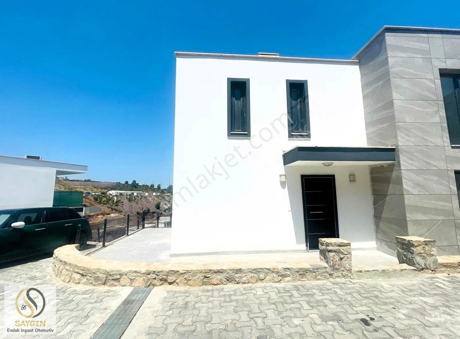 Göl Manzaralı, Özel Plajlı, Güvenlikli Sitede , Orta Kat Daire