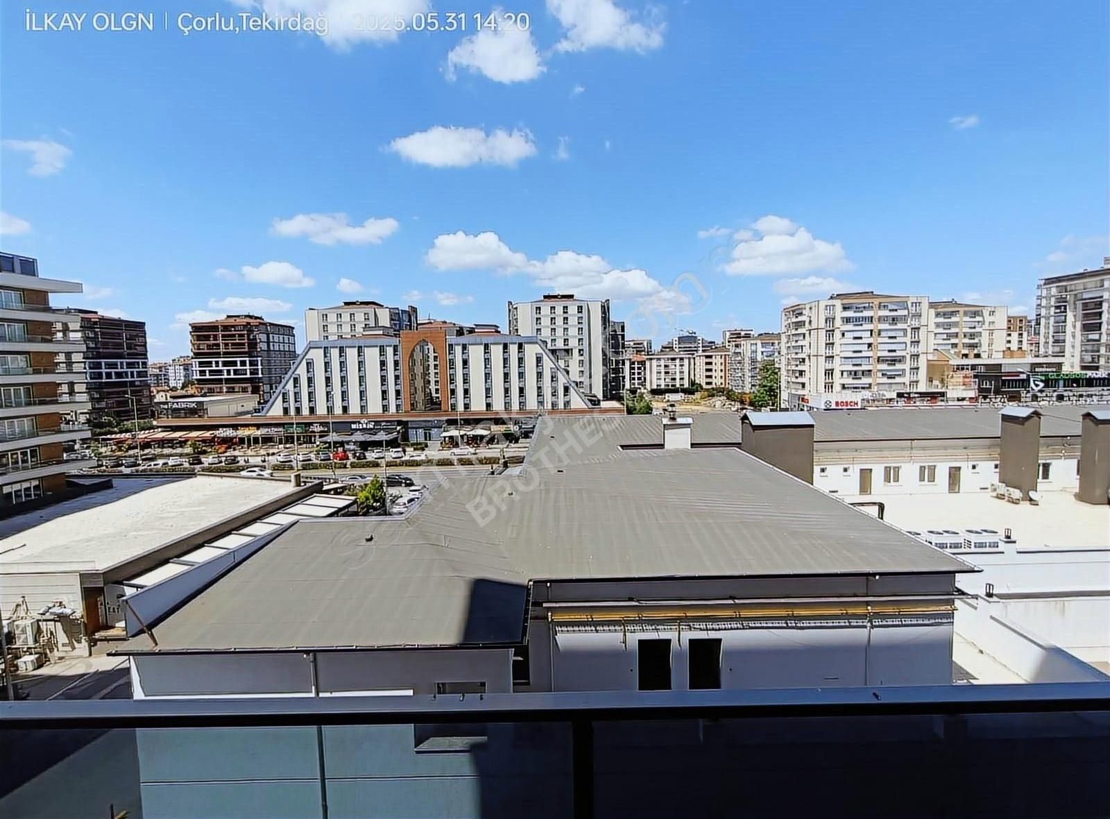 Brothersdan Metropol Residansta Arakat Eşyalı Kiralık 1+1 Daire