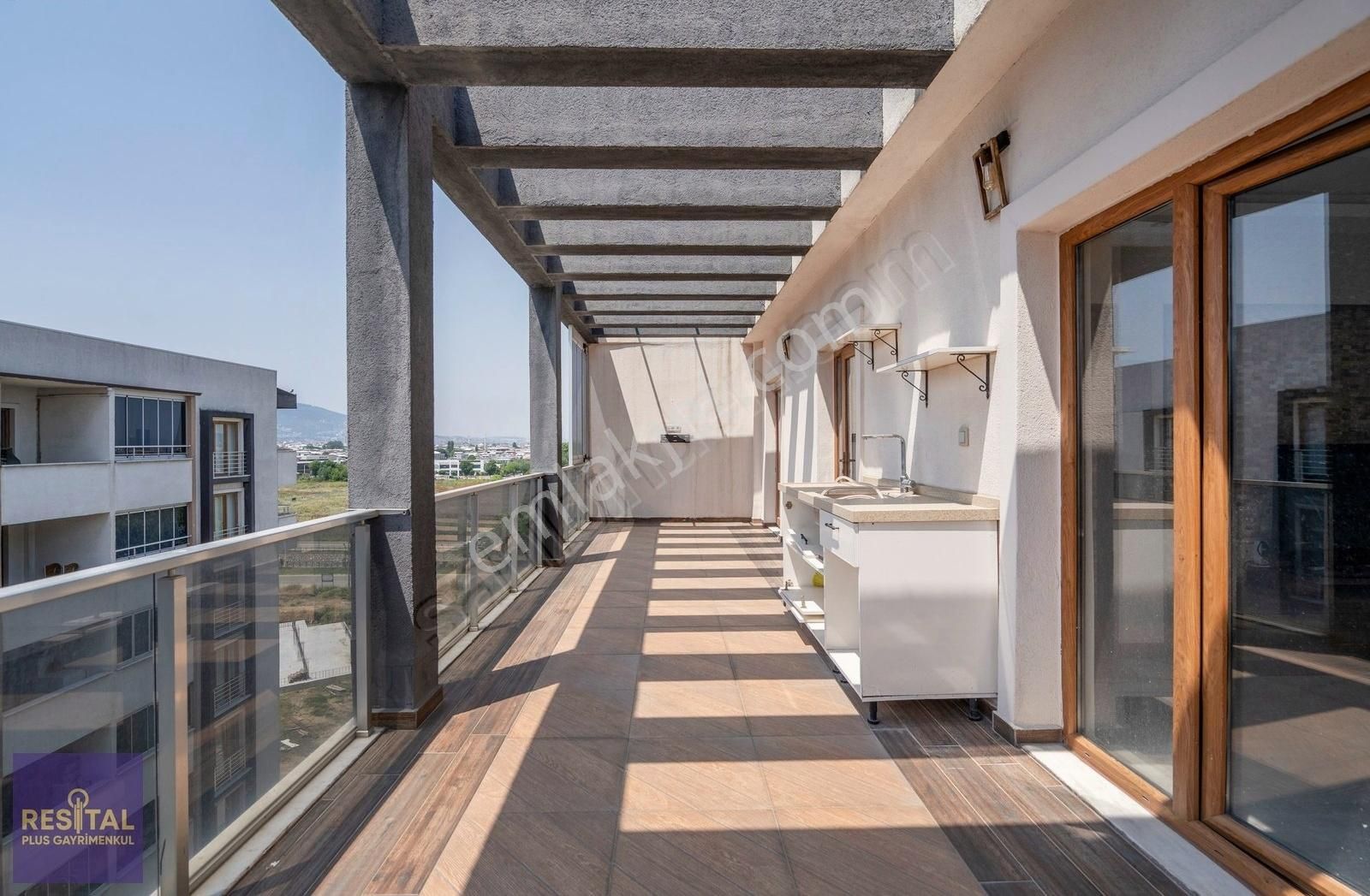 Millet Mahallesi Havuzlu Sitede Satılık 6+1 Dubleks Daire