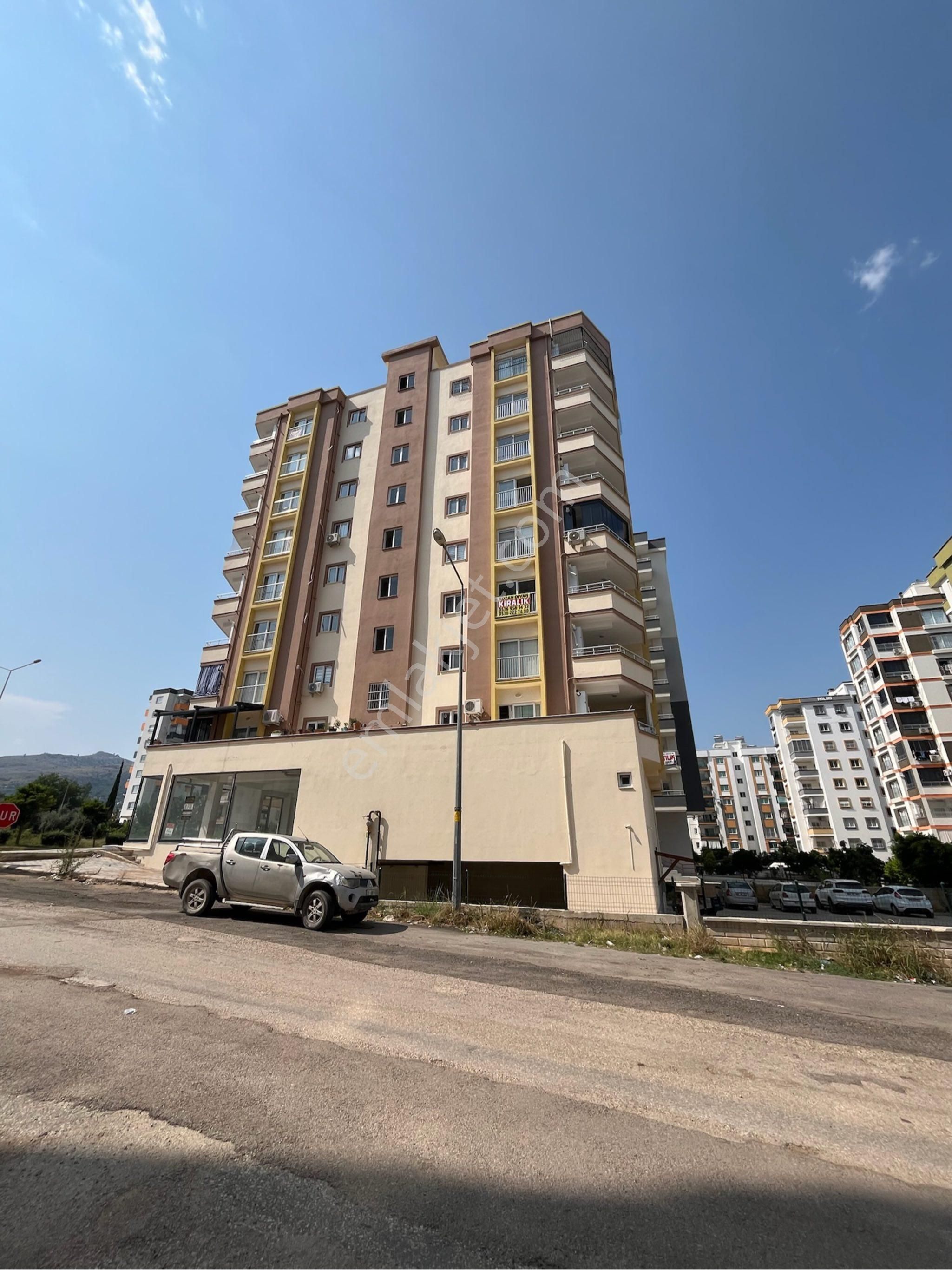 Kozan Divan Emlak’tan Çanaklı Kavşağında Kiralık Kombili 4+1