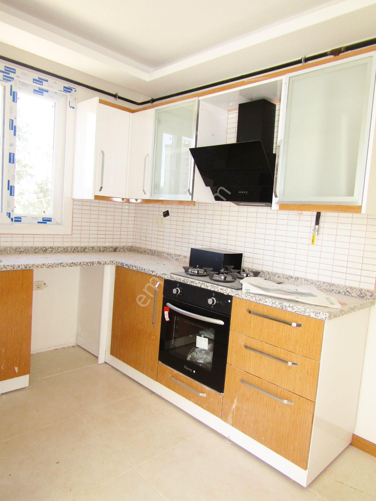 100.yıl_polis_kriminal_civarı_kapalı_mutfak_cam_balkon_d.gaz_aktif