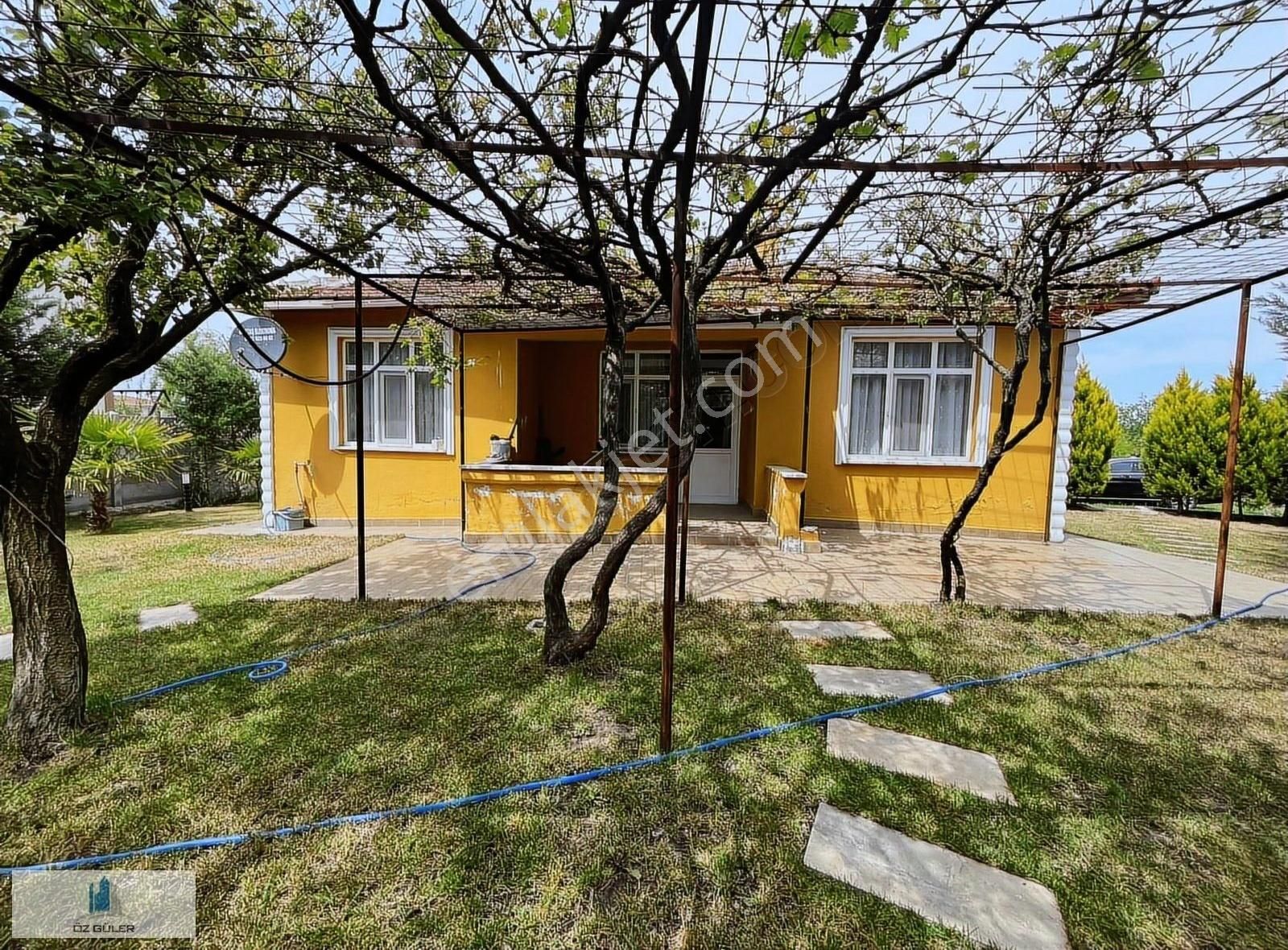 Öz Güler'den Saray'da 573m2 Arsa İçerisinde Müstakil Ev