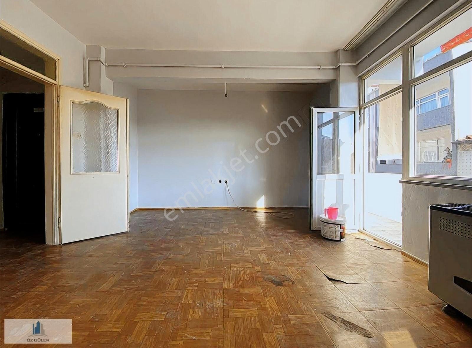 Öz Güler Gayrimenkul'den Merkezi Konum 3. Kat 2+1 Kiralık Daire