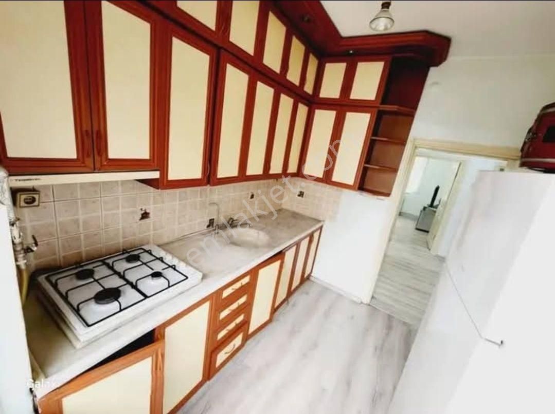 Gençbay Emlak'tan Kadıköy Mah 1.kat 2+1 Yüksek Kira Getirili Masrafsız Fırsat Daire