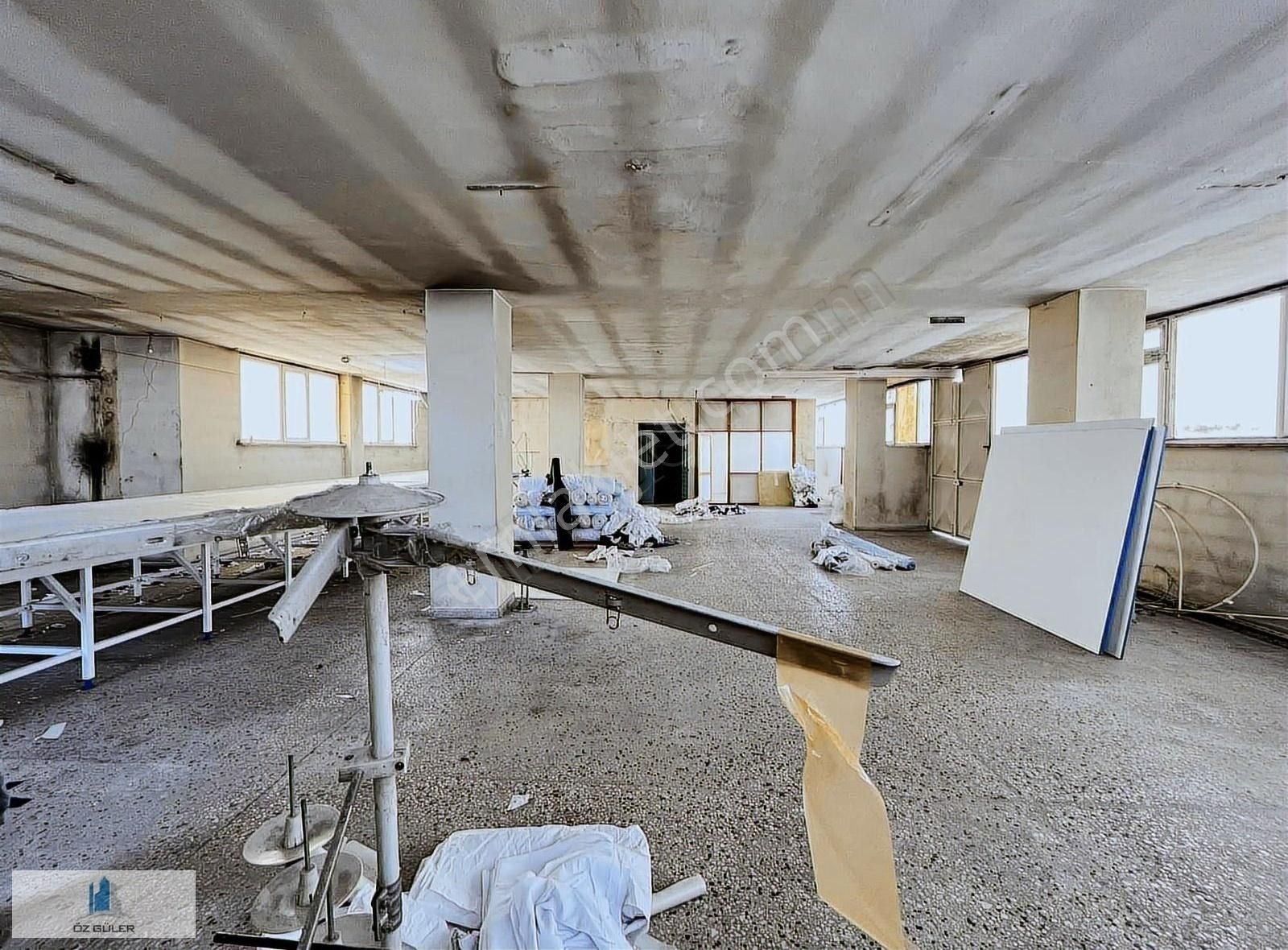 Öz Güler Gayrimenkul'dn İş Hanı İçerisinde 220 M2 Kiralık Dükkan