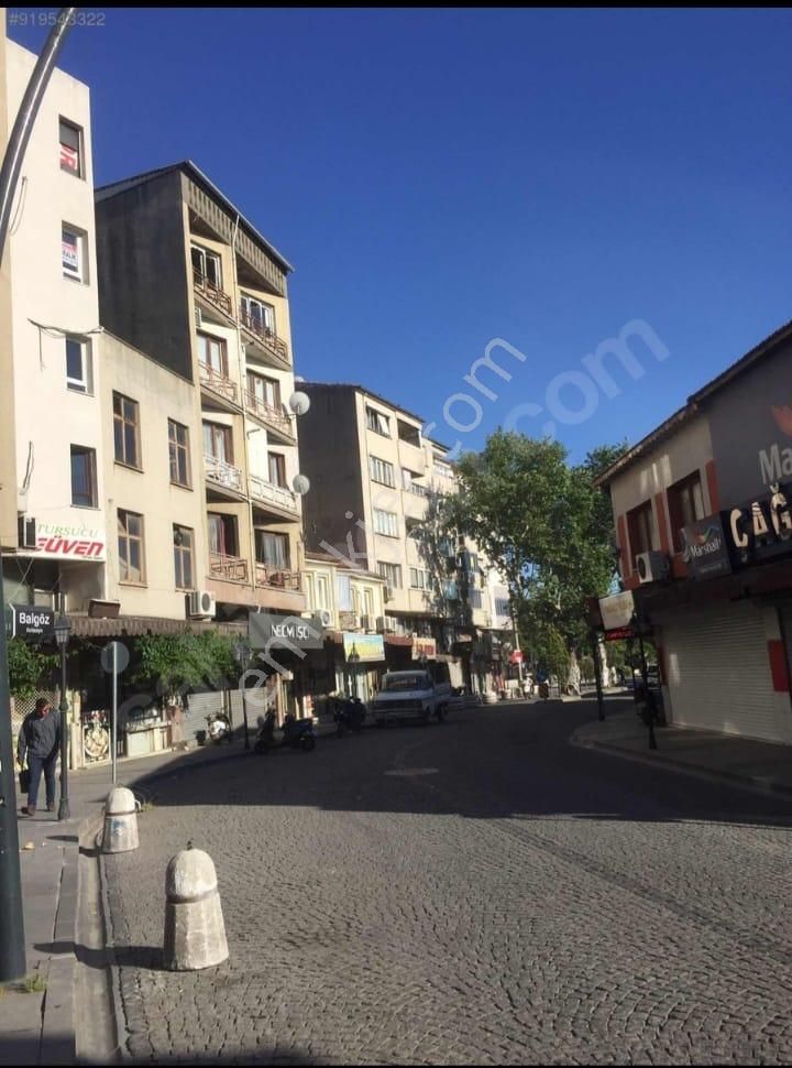 Akhisar Merkez Çarşıda Satılık 1+1 Ofis-büro-işyeri