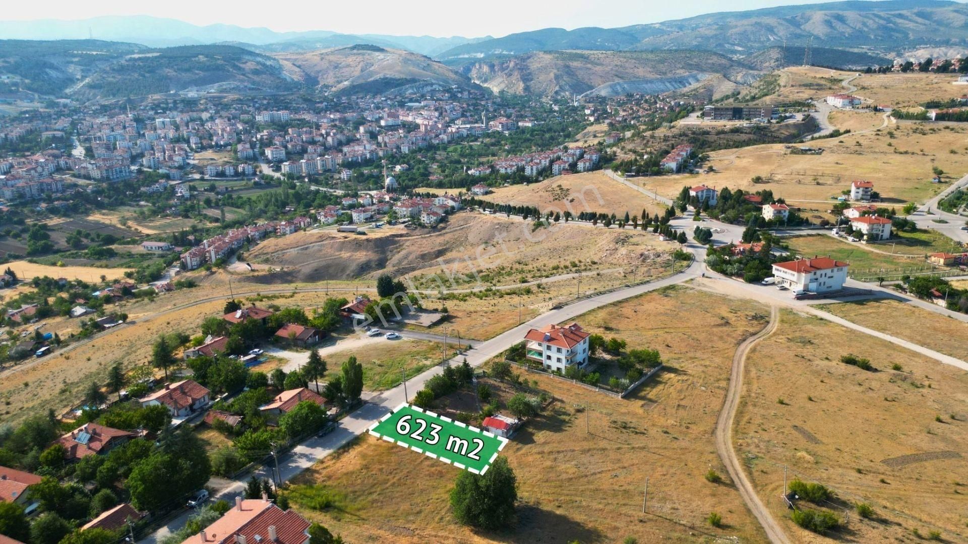 Ayvaşıkta Ana Yol Üzerinde Hastane Kavşağına Yakın İmarlı Arsa