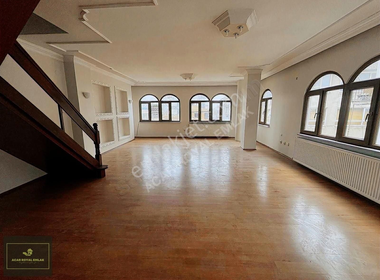 Royal'den Çarşı Meydan'da İnci Pastane Üstü Kiralık Dublex Daire
