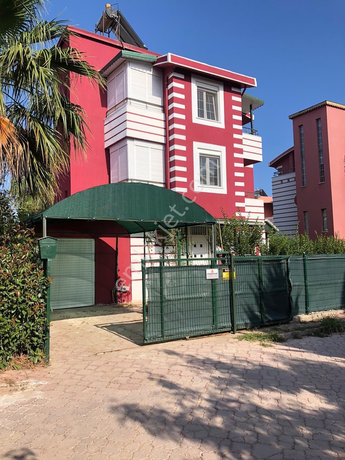 Antalya Belekte Denize Yakin Mustakil Bahçe Havuz.otoparklı 4+1 Villa