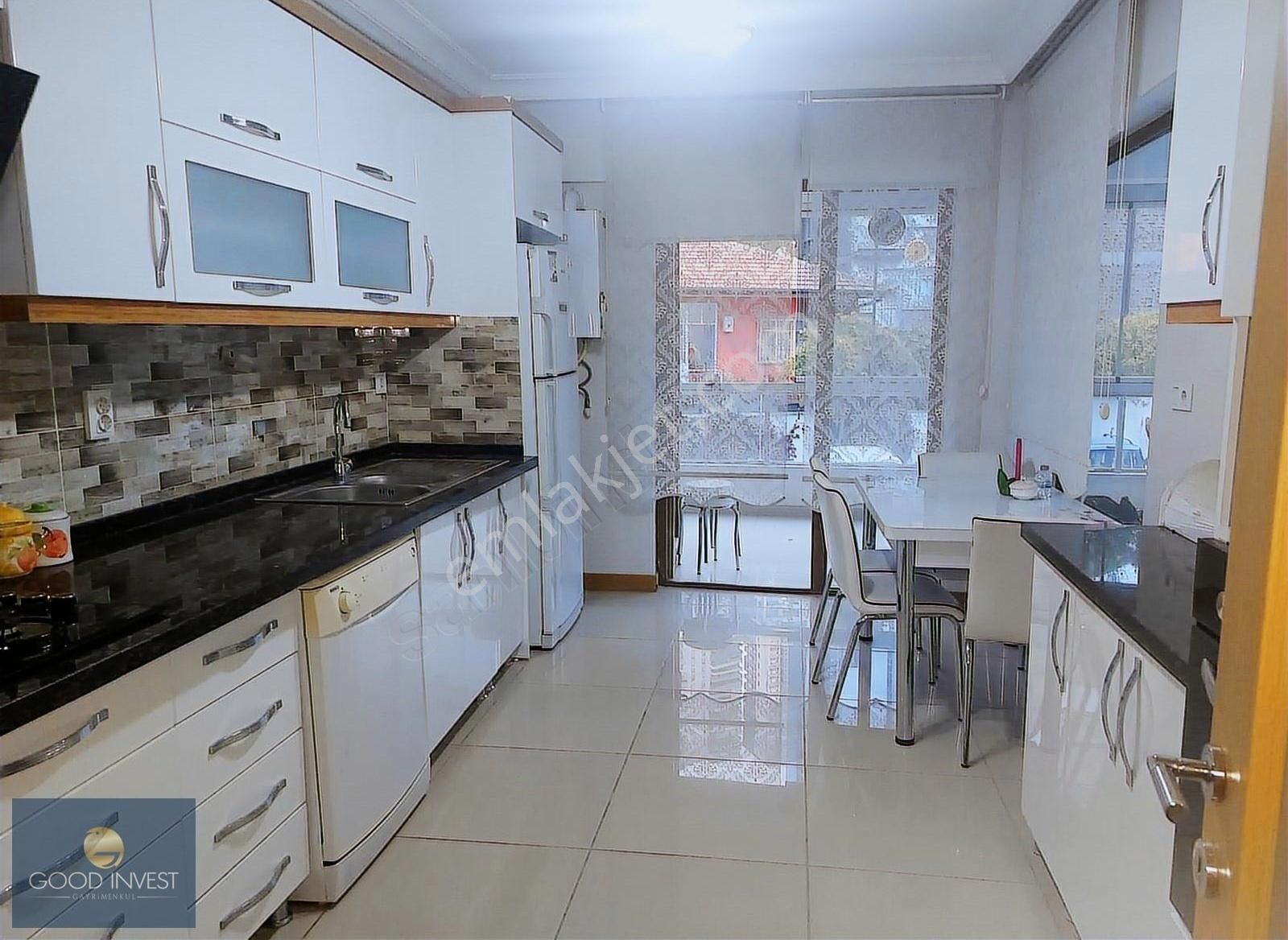 Otobüs Metro Dolmuş Güzergahı Üstünde Sitede 4+1 Eşyalı Kiralık