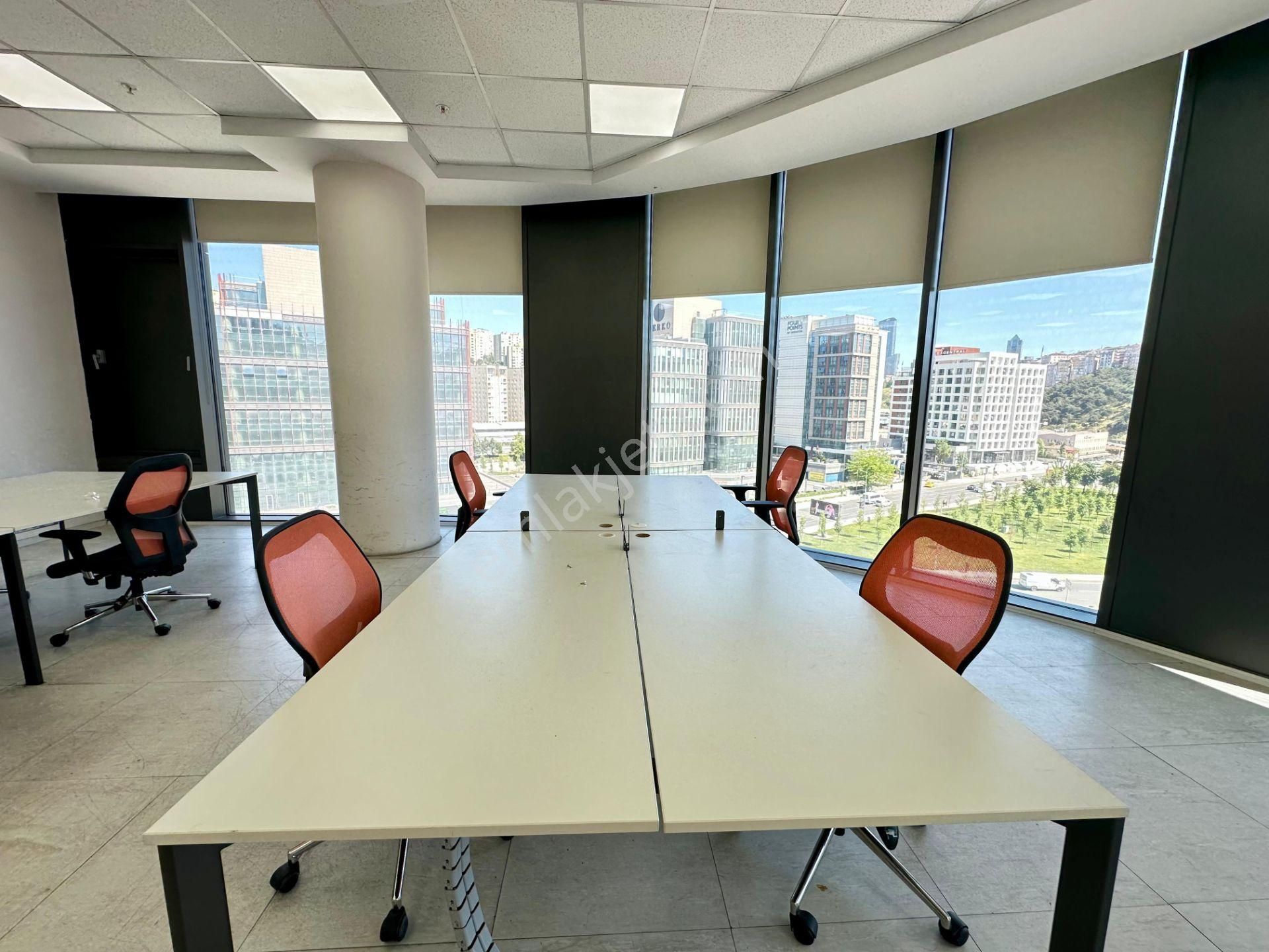 Dekorasyonlu 700 M2 Prestijli Hazır Plaza Katı Ofisi - Remax