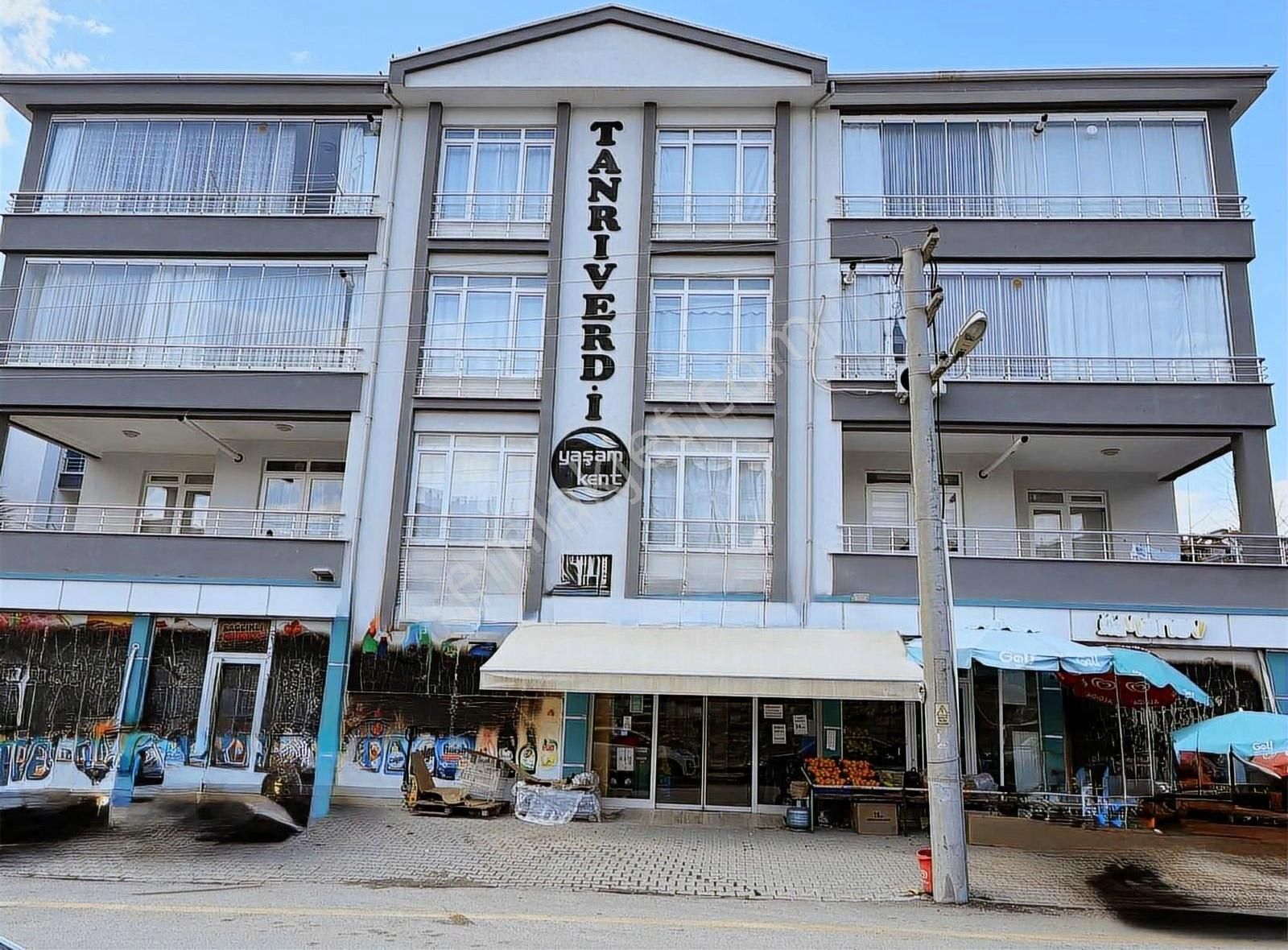 Beypazarı Başağaç Mah.yola Cepheli Merkezi Konumda 450m2.dükkan