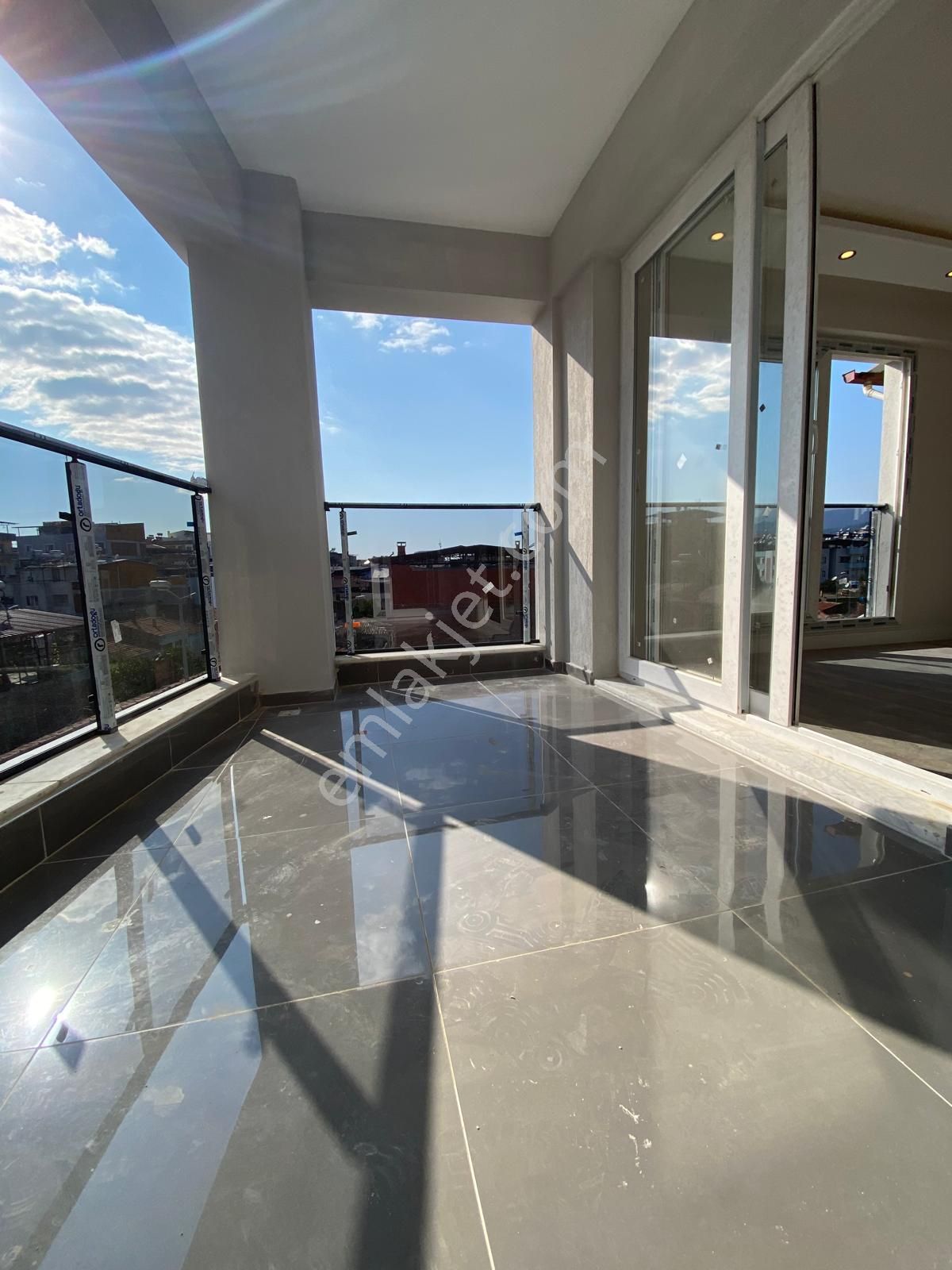 Taç Emlak Nazilli Yeni Mah Sıfır Lüx İşçilik 3+1 130m2 3ç Kat Fırsat Satılık Daire