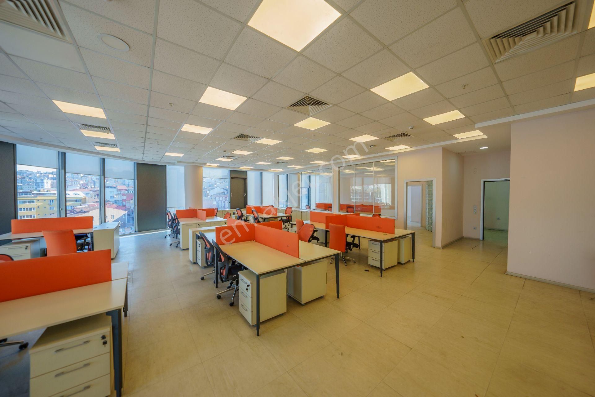 Dekorasyonlu 840m2 Prestijli Hazır Tam Plaza Katı Ofisi - Remax