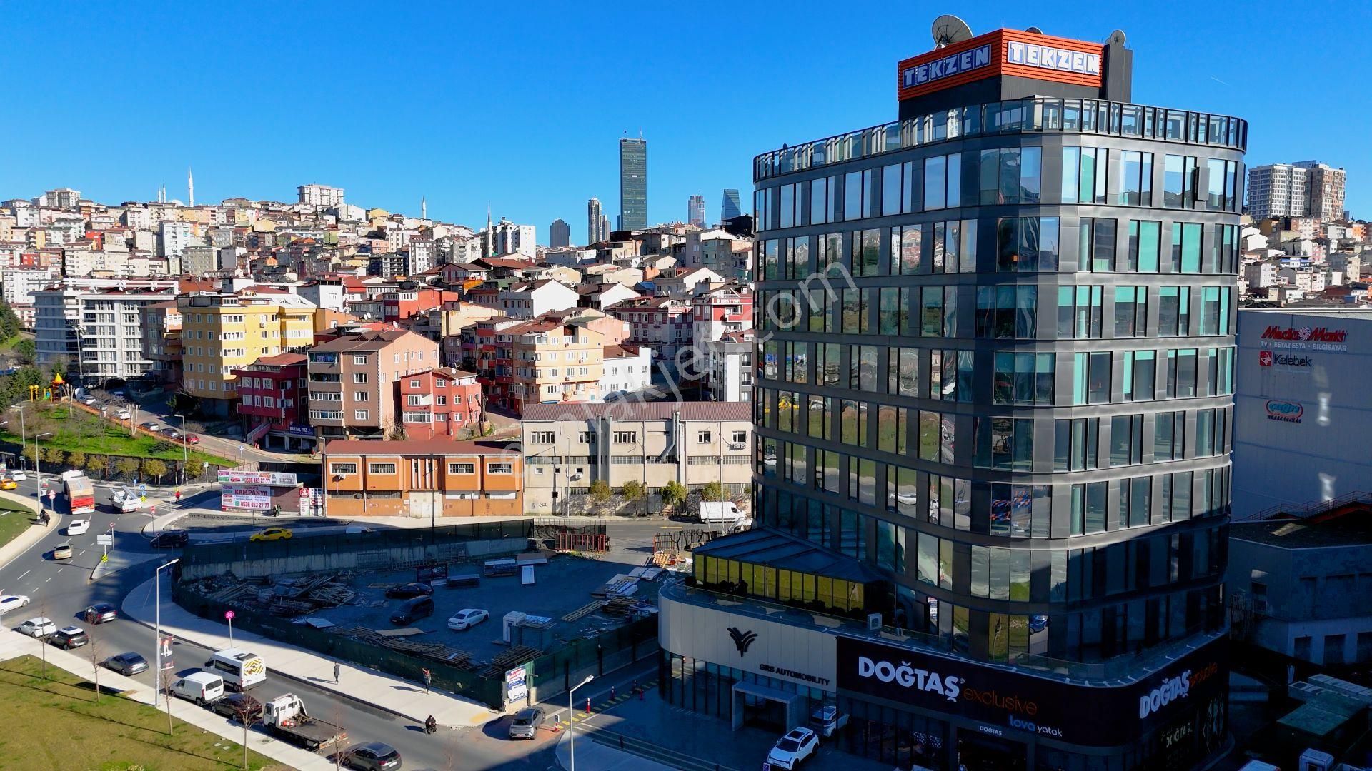Dekorasyonlu 840m2 Prestijli Hazır Tam Plaza Katı Ofisi - Remax - Görsel 7