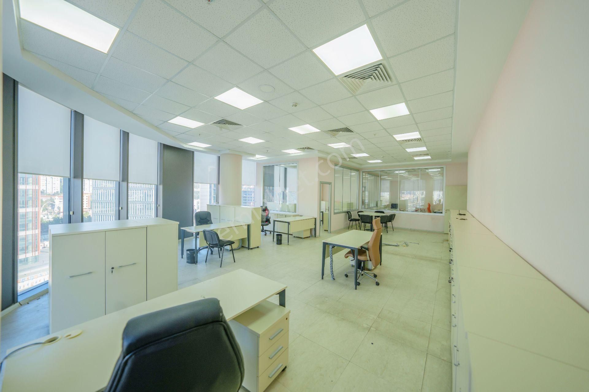 Dekorasyonlu 840m2 Prestijli Hazır Tam Plaza Katı Ofisi - Remax - Görsel 18