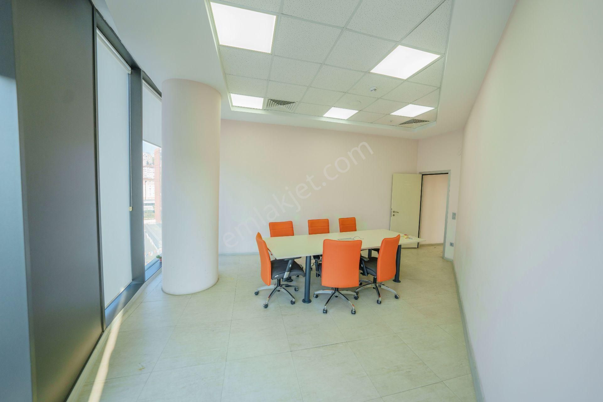 Dekorasyonlu 840m2 Prestijli Hazır Tam Plaza Katı Ofisi - Remax - Görsel 26