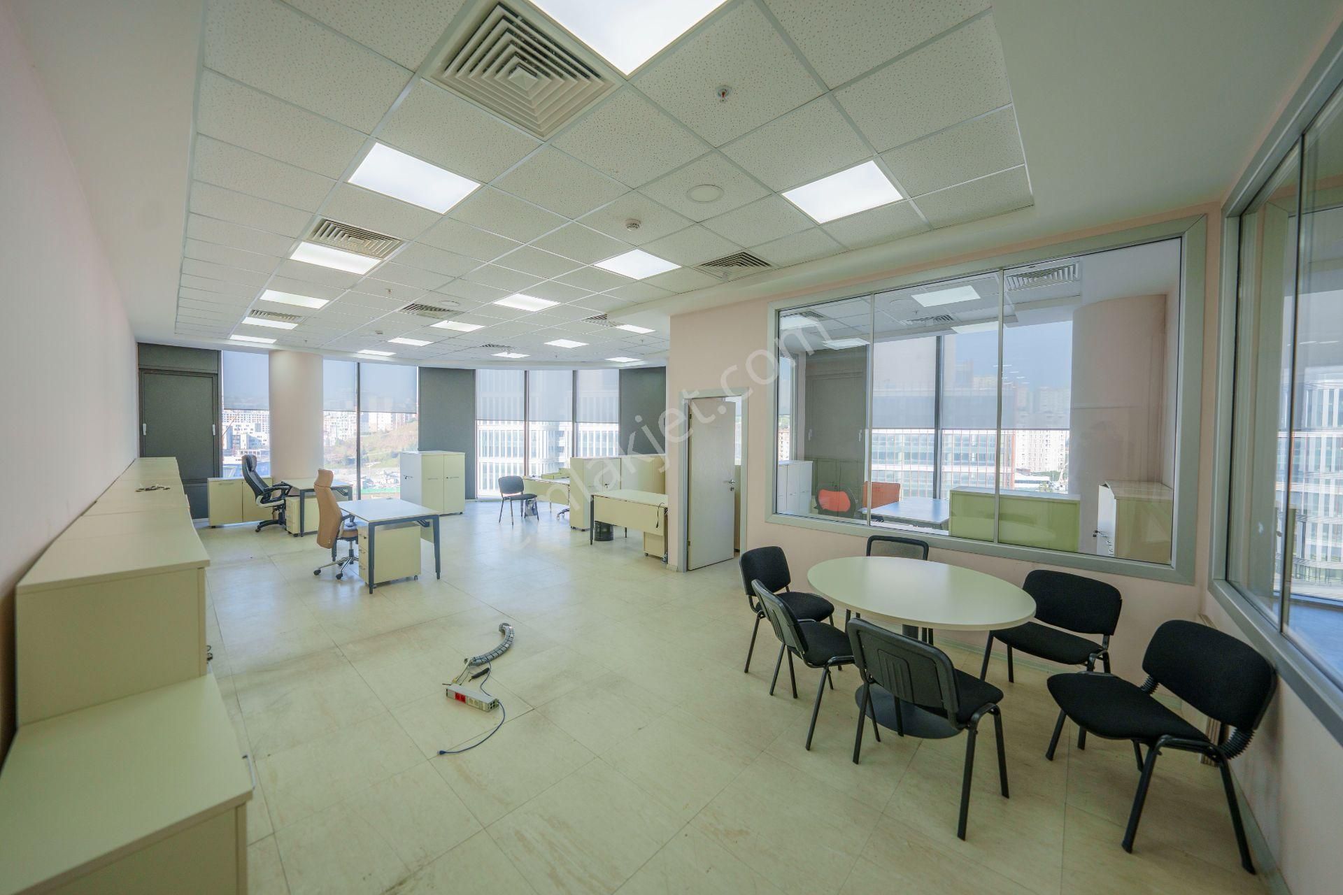 Dekorasyonlu 840m2 Prestijli Hazır Tam Plaza Katı Ofisi - Remax - Görsel 17
