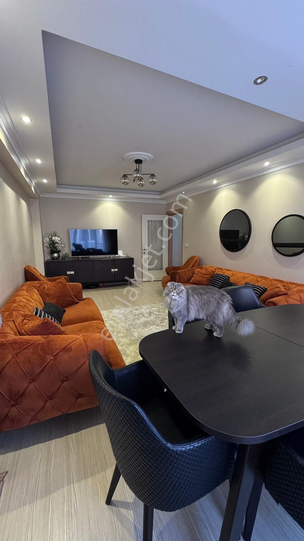 Bağlarbaşı Mahallesinde Satılık 2+1 Daire